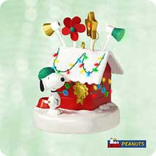 Aunt Krismas 'World-Famous Christmas Decorator – SNOOPY' ornament by Bob Siedler. Year: 2003 - N/A series #0. 'Mint In Box' condition.