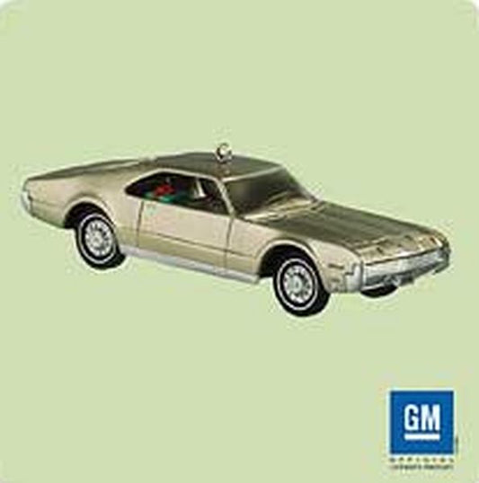 Aunt Krismas '1966 Oldsmobile Toronado Coupe' ornament by Don Palmiter. Year: 2004 - Classic American Cars series #14. 'Mint In Box' condition.