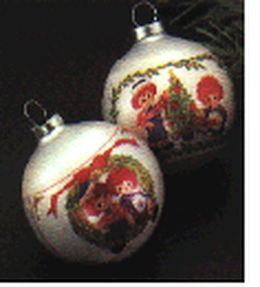 Aunt Krismas 'Raggedy Ann And Raggedy Andy' ornament by Linda Sickman. Year: 1975 - Raggedy Ann & Andy  series #0. 'No Box' condition.