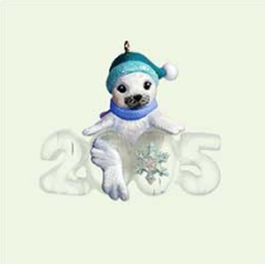 Aunt Krismas 'Otter' ornament by Tammy Haddix. Year: 2005 - Cool Decade series #6. 'Mint In Box' condition.