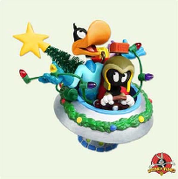Aunt Krismas 'Duck Dodgers and Marvin the Martian' ornament by Nello Williams. Year: 2005 - N/A series #0. 'Mint In Box' condition.