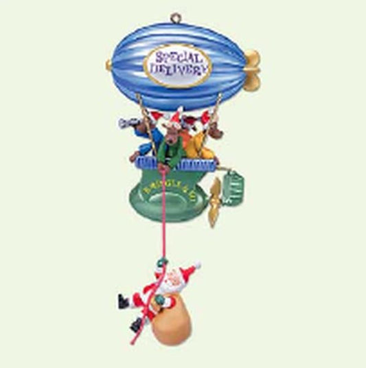 Aunt Krismas 'Kris and The Kringles' ornament by Ken Crow. Year: 2005 - Kris and the Kringles series #5. 'Mint In Box' condition.