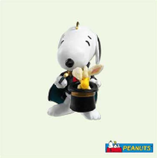 Aunt Krismas 'Snoopy the Magnificent' ornament by Tracy Larsen. Year: 2005 - Spotlight on Snoopy series #8. 'Mint In Box' condition.