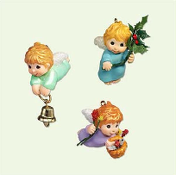 Aunt Krismas 'Angelic Trio' ornament by Tammy Haddix. Year: 2005 - N/A series #0. 'Mint In Box' condition.