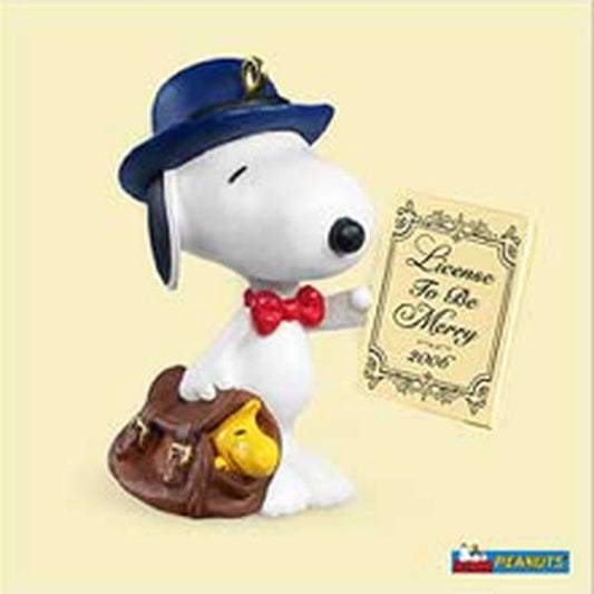 Aunt Krismas 'The Legal Beagle' ornament by Tracy Larsen. Year: 2006 - Spotlight on Snoopy series #9. 'Mint In Box' condition.