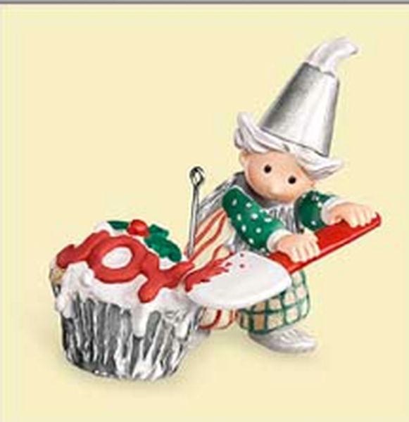 Aunt Krismas 'Dollop' ornament by Sue Tague. Year: 2006 - The Merry Bakers  series #0. 'Mint In Box' condition.