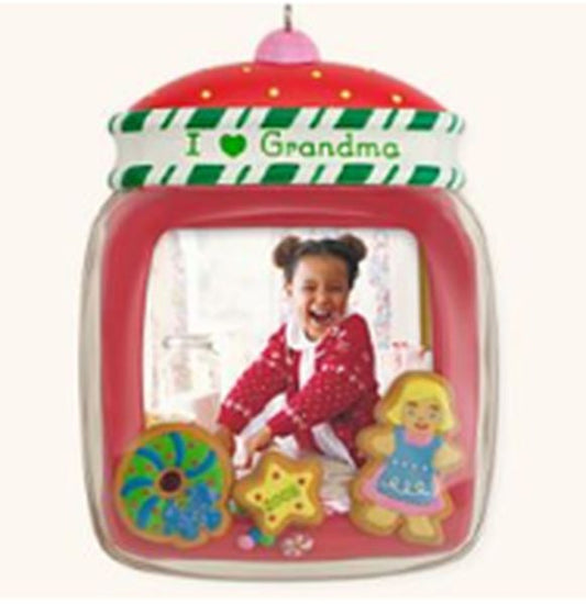 Aunt Krismas 'I Love Grandma' ornament by Sharon Visker. Year: 2008 - N/A series #0. 'Mint In Box' condition.