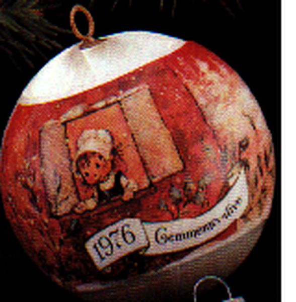 Aunt Krismas 'Bicentennial '76 Commemorative' ornament by Hallmark. Year: 1976 - N/A series #0. 'No Box' condition.