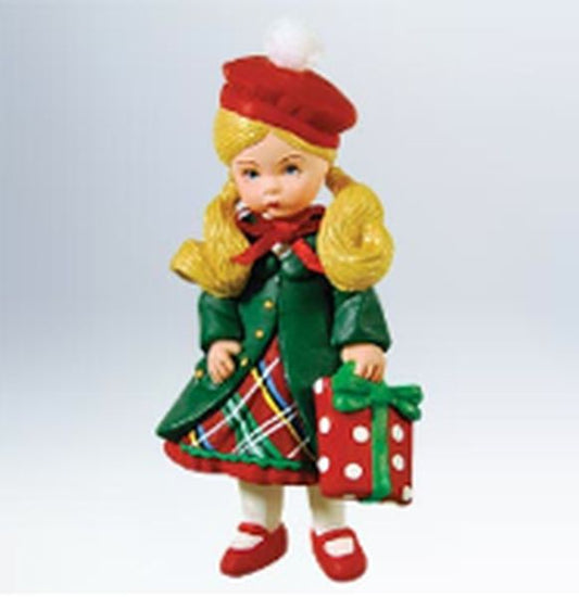 Aunt Krismas 'Yuletide Shopper' ornament by Debra Murray. Year: 2011 - Madame Alexander series #16. 'Mint In Box' condition.